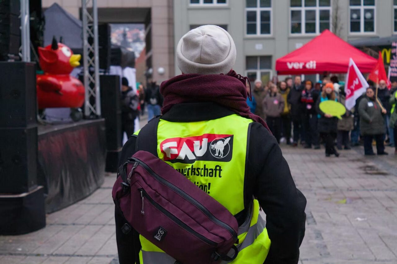 „Für ein gutes Leben für Alle“: Warnstreik auf dem Ernst-Abbe-Platz am 14. Januar 2026 Jena