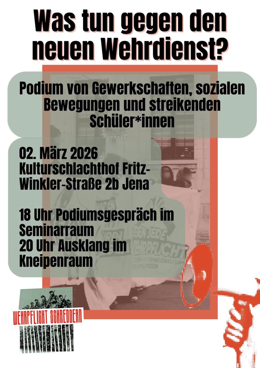 Veranstaltungsplakat mit weißem Hintergrund. Oben in großer, fetter schwarzer Schrift mit rotem Schatten der Titel: "Was tun gegen den neuen Wehrdienst?" Darunter drei abgerundete, halbtransparente olivgrüne Kästen mit schwarzer Schrift: Erster Kasten: "Podium von Gewerkschaften, sozialen Bewegungen und streikenden Schüler*innen" Zweiter Kasten: "02. März 2026 Kulturschlachthof Fritz-Winkler-Straße 2b Jena" Dritter Kasten: "18 Uhr Podiumsgespräch im Seminarraum 20 Uhr Ausklang im Kneipenraum" Hinter den Kästen ist ein verblasstes, rot eingefärbtes Foto zu erkennen, das eine Person von hinten zeigt, die ein Transparent hochhält. Auf dem Transparent ist undeutlich der Text "JEDE" und "PFLICHT" zu erkennen. Unten links ein kleines Logo: Eine stilisierte Schwarz-Weiß-Zeichnung von mehreren Menschen, die sich an den Händen halten oder gemeinsam laufen. Darunter in roter Schrift "WEHRPFLICHT SCHREDDERN" und darunter ein Strichcode-Muster in Schwarz-Grün. Rechts unten im Bild eine große, stilisierte rote Grafik, die an einen abstrakten Pinselstrich oder eine stilisierte Faust erinnert, mit punktiertem Übergang zum weißen Hintergrund.